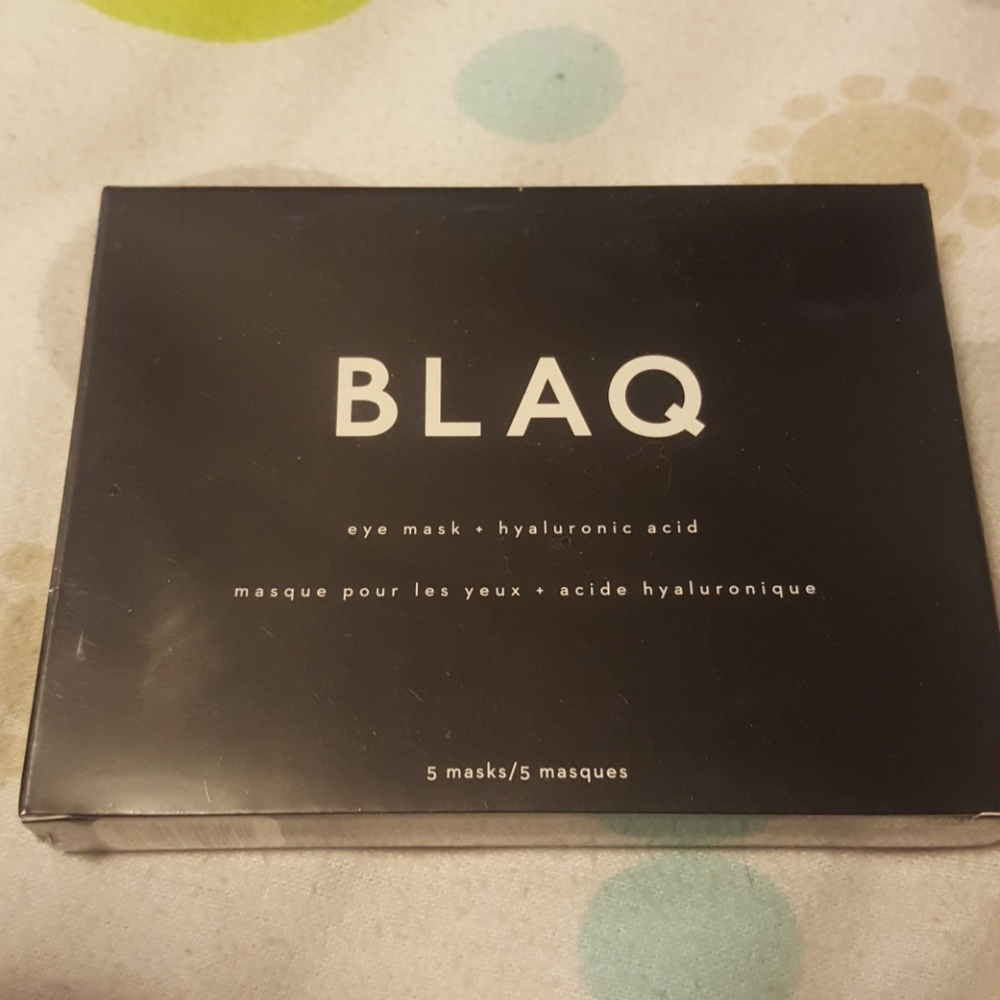 Activated charcoal eye mask